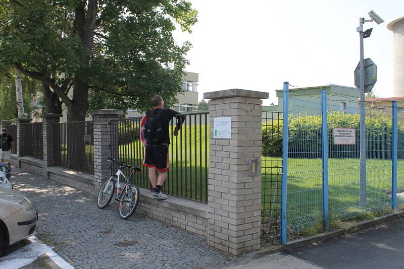 Funkcionalistická stavba ze třicátých let minulého století, kterou je kladenský rozdělovský vodojem, byla v pátek rozebrána. Jednalo se o unikátní počin svého druhu.