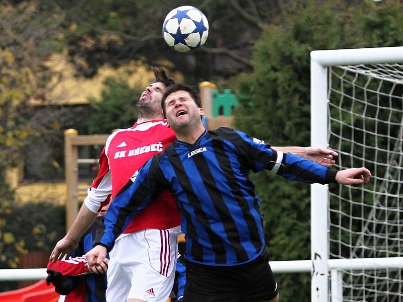 Nervy na pažitu i za klandrem. Body vezou hosté ze Hřebče. // Lidice - Hřebeč 2:4, I.B.tř.sk.A., 10. 11. 2012