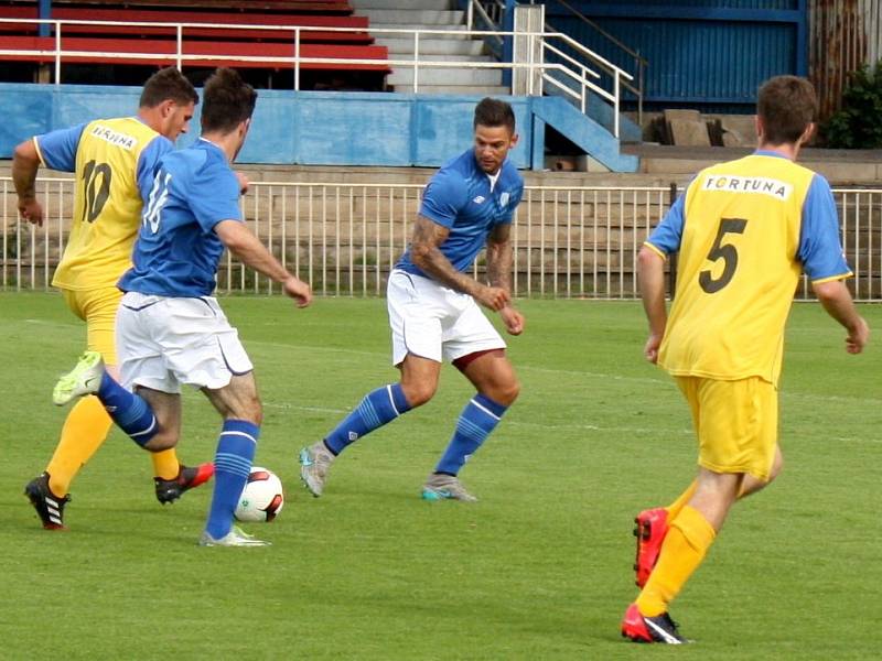 SK Rakovník (ve žlutém) po skvělém výkonu porazil druhou Vykáň 4:3. 