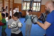 Děti v domově v Ledcích trénovaly s mistry bojových umění.