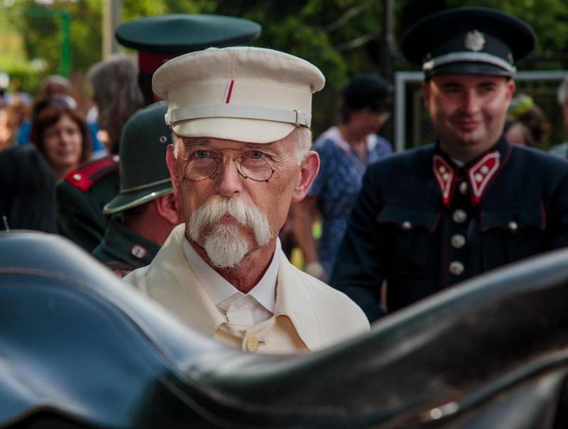 Podprůhonem prošel průvod i s prezidentem T.G. Masarykem.