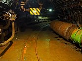 Potrubí vedoucí od čerpadel důlní vody v hloubce okolo 600 metrů pod Ostravou - důl Jeremenko. Ilustrační foto.