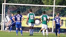 Velvary ( v modrém) - Jablonec B 2:0. Domácím se v ČFL daří a jsou v čele tabulky.