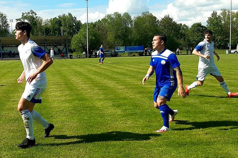 Fotbalová příprava: Velvary (v modrém) - SK Kladno.