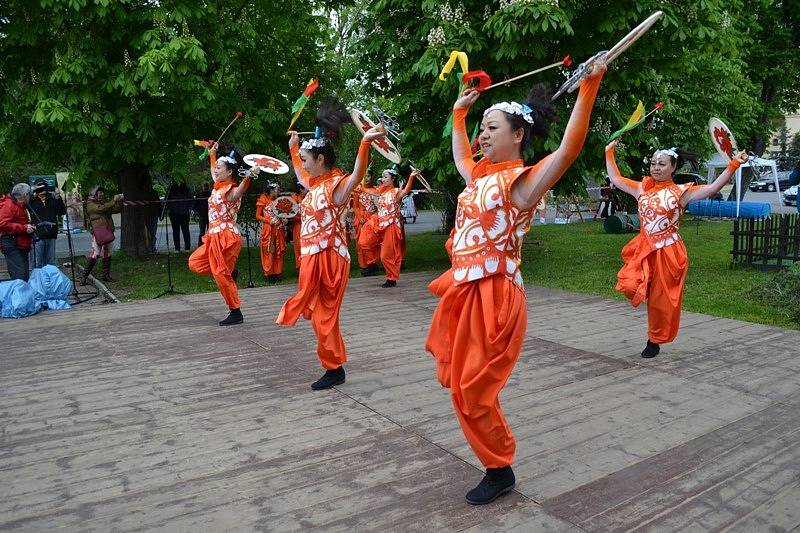 Soubory z Polska a Číny se v neděli představily před Muzeem T.G.M. v Lánech.