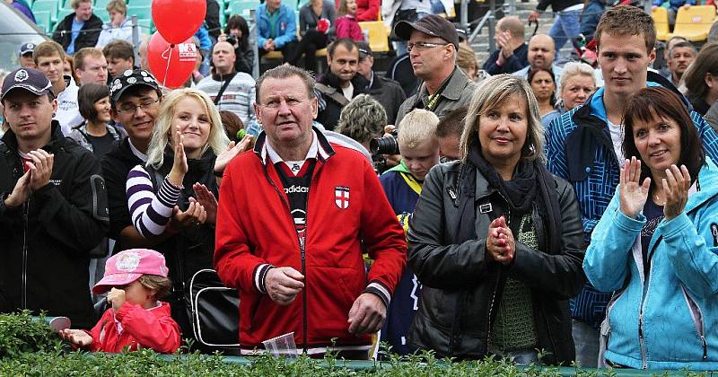 Rytíři Kladno připravili pro fanoušky hokeje propagační hody / Sletiště - Dny města Kladna 1. 9. 2012 