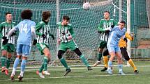 Slovan Bratislava B (ve světle modrém) porazil v přípravě Sokol Hostouň 2:1.