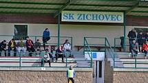 Zichovec (v červeném) porazil doma nečekaně Švermov 3:1.