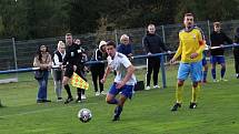 Vyrovnaný zápas I. A třídy vyhráli fotbalisté Velké Dobré (v bílém) - SK Rakovník přehráli 1:0.