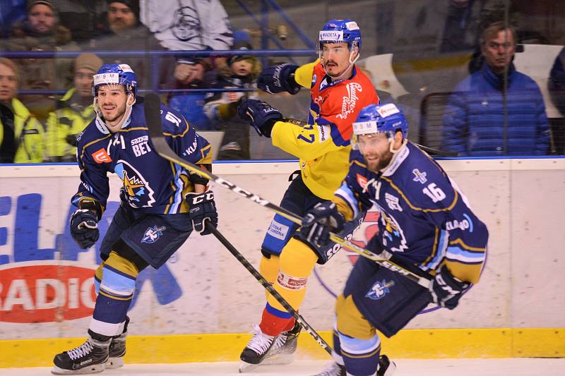 Čtvrté semifinále play off - Kladno (v modrém) hostilo České Budějovice.