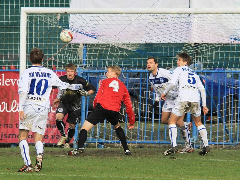 Kladno přenechalo důležité body Měcholupům // SK Kladno -SK Horní Měcholupy 1:3 (0:2) , utkání 14.k. CFL. ligy 2012/13, hráno 10.11.2012