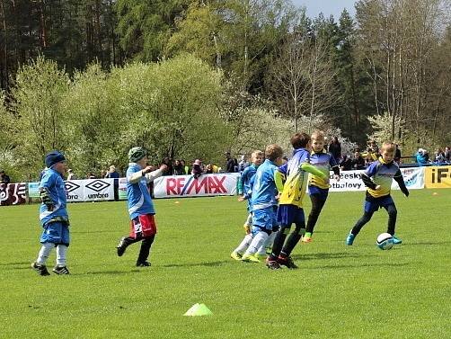 Vesnický fotbal v přímém TV přenosu! Doksy přivítaly Unhošť. 