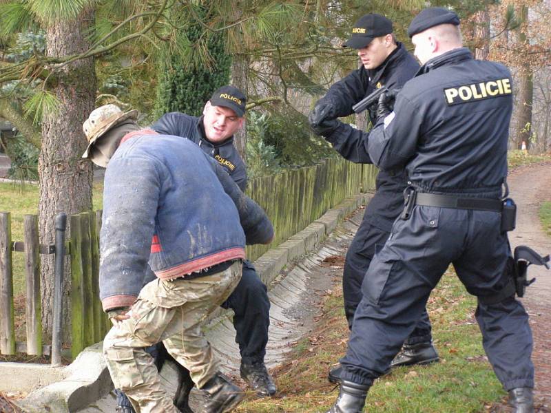 Policisté se v pátek dopoledne vydali na kontrolu chatových oblastí na Unhošťsku.