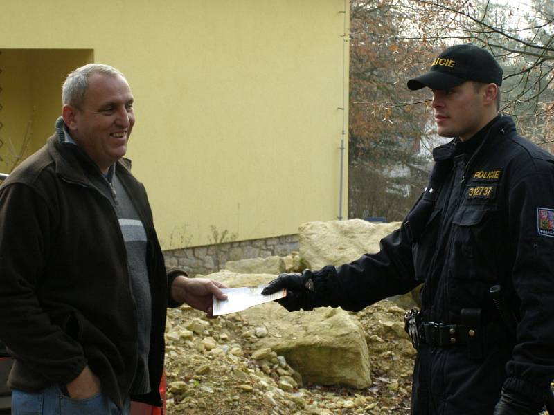 Policisté se v pátek dopoledne vydali na kontrolu chatových oblastí na Unhošťsku.