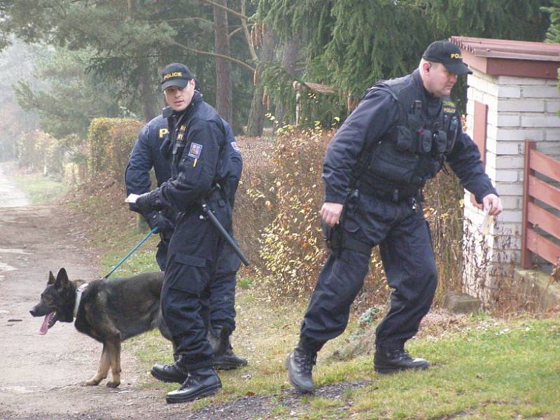 Policisté se v pátek dopoledne vydali na kontrolu chatových oblastí na Unhošťsku.