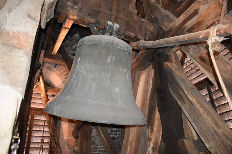 V chrámu svatého Gotharda ve Slaném rozezněl v pondělí srdce zvonu zvoník Jan Hacker z Podlešína.