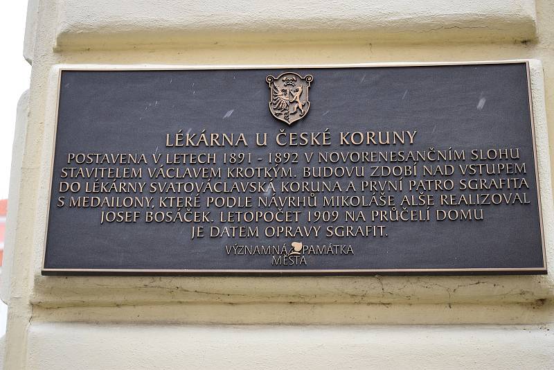 6. Lékárna u české koruny.