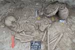 Ve Slaném odhalili archeologové vzácné hroby z doby bronzové.