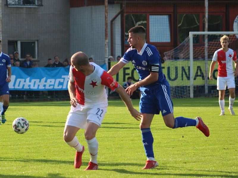 Třetiligový Slovan Velvary přivítal v rámci MOL Cupu mistrovskou Slavii Praha.