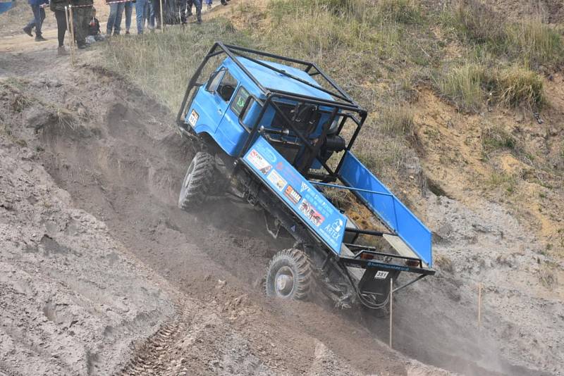 Truck trialové závody v pískovně Taum v Černuci