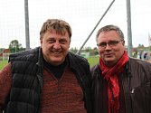 Derby Hostouň - Kladno 1:3. Duo domácích šéfů před zápasem - Jiří Hondl a Zdeněk Mužík