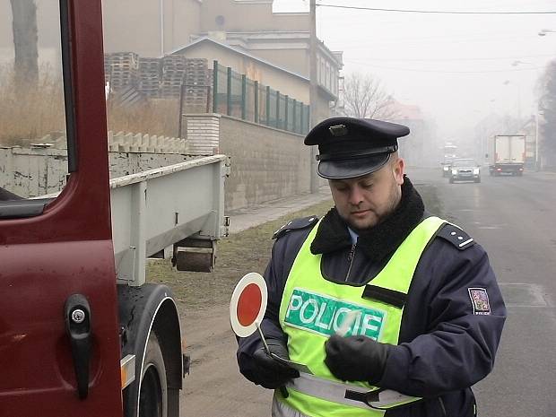 Policisté kontrolovali řidiče.