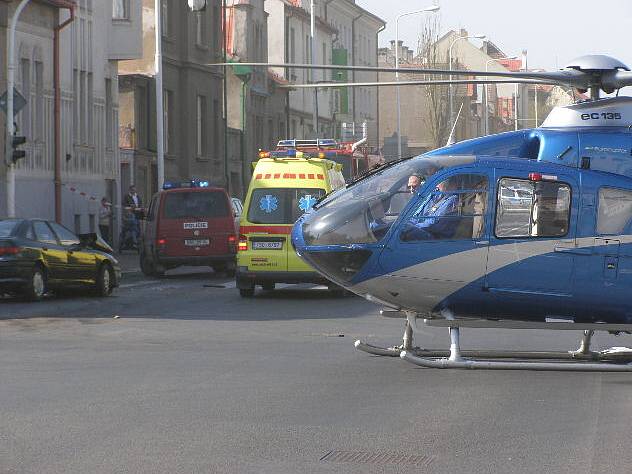 Přímo v centru Kladna havarovaly dva osobní automobily. Jeden z nich byl policistů.