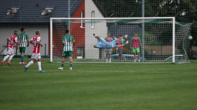 Rozhodující okamžik duelu, Hostouň inkasuje z kopačky Sychry // Sokol Hostouň - FK Pardubice 0:1 prodl., MOL CUP, 25. 8. 2021