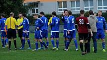 Slaný (v modrém) porazilo doma Lhotu 1:0. 