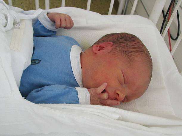 Jakub Valeš, Kladno, 16.5.2011, váha 2,15 kg, míra 46 cm, rodiče jsou Patra a Daniel Valešovi (porodnice Kladno)