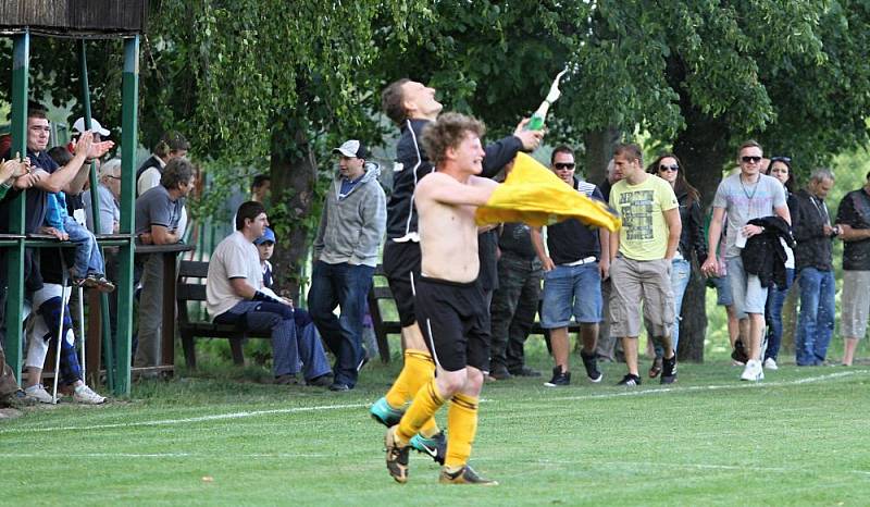 III.B.: Jedomělice po 23 letech do přeboru! Fanklub Zlonic, klobouk dolů!