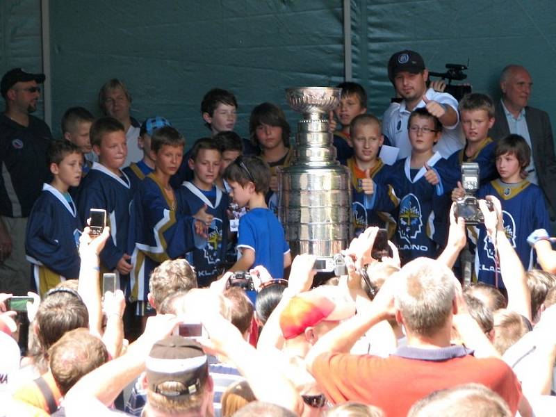 Michael Frolík slavil Stanley Cup v Kladně v Zámecké zahradě. 