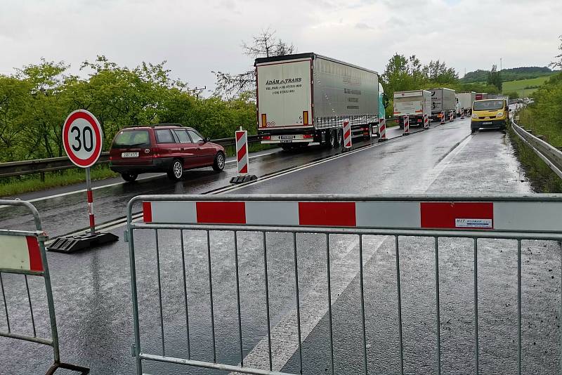 Omezení dopravy kvůli opravě mostu v Kutrovicích.