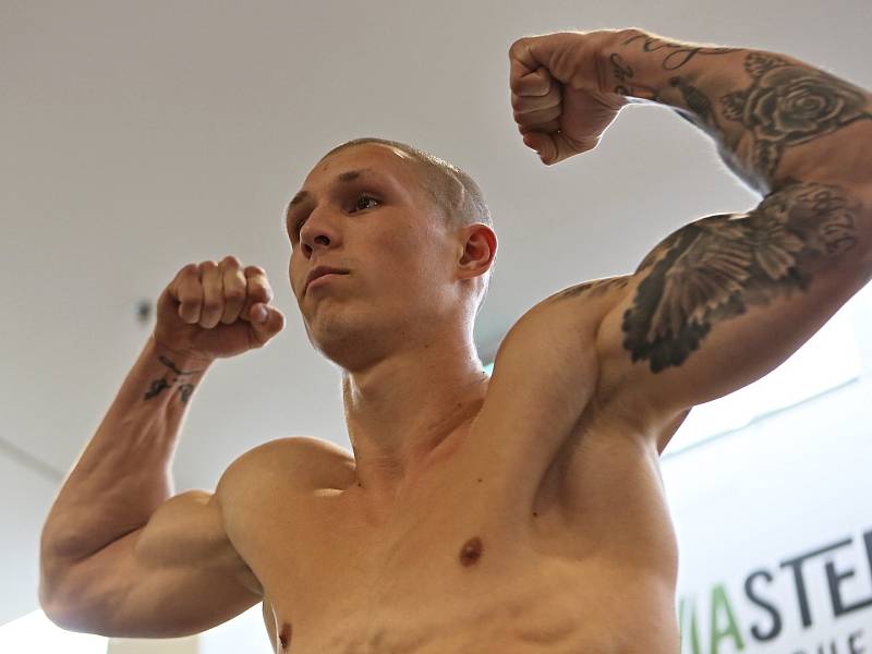 Galavečer bojových sportů v MMA, K1 a BOXu proběhne 25.června 2020 na Kladně. O den dříve se konalo oficiální vážení borců.