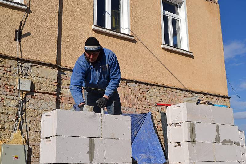 Firmám chybí ukrajinští dělníci i cenově dostupný materiál, některé zakázky už jsou v ohrožení.