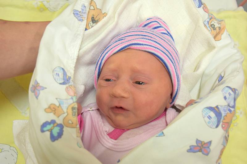 NATÁLIE BAŠTOVÁ, NELAHOZEVES. Narodila se 14. listopadu 2018. Po porodu vážila 2,8 kg a měřila 45 cm. Rodiče jsou Pavlína Baštová a Miroslav Bašta. (porodnice Slaný)