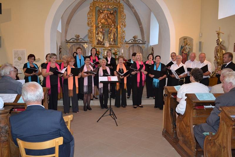 Gaudium Cantorum, houslistky Rima Kotmelová a Olinka Šroubková společně s Miroslavem Laštovkou ml.