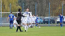 Derby v di vizi ovládlo Kladno (v bílém), doma porazilo Slaný 4:1.