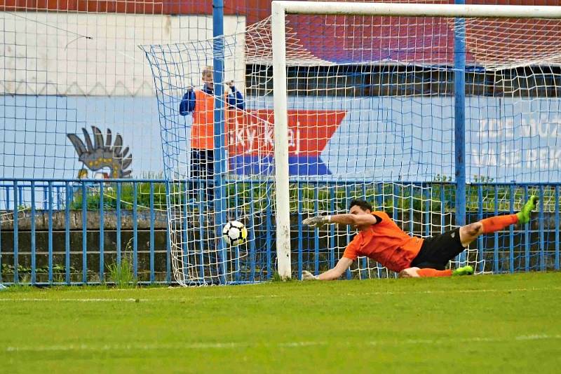 I. B třída: Slaný (v oranžovém) rozdrtilo doma Tatran Rakovník B 7:1.