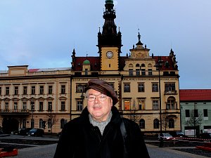 Kladenský zpěvák, skladatel a spisovatel Jiří Rezek.