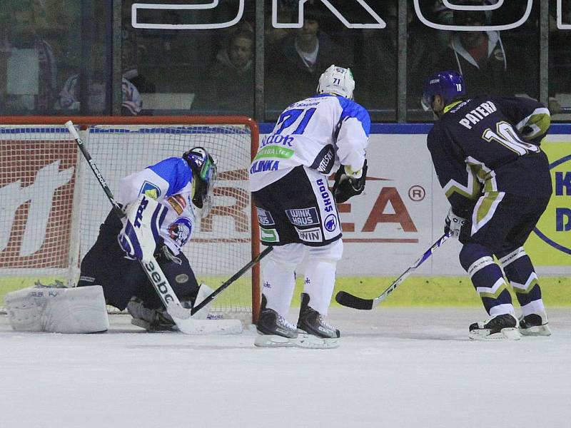 Situace, kdy se na konci kontolovalo video // Rytíři Kladno - HC Plzeň 1929  2:3,  ELH 2011/12, hráno 14.10.2011