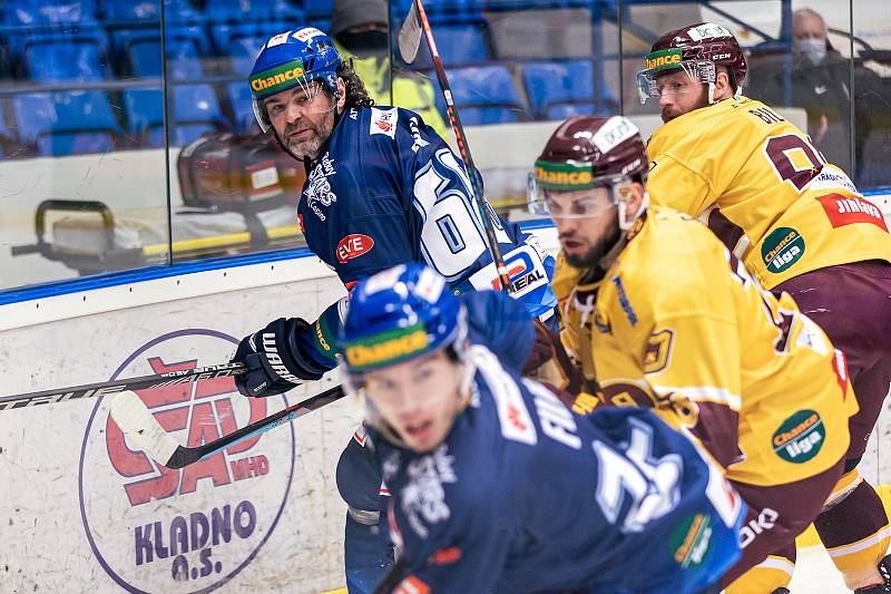 Šlágr Chance ligy ozdobil první start Jaromíra Jágra v sezoně. Jeho Kladno porazilo Jihlavu po obratu 7:5.