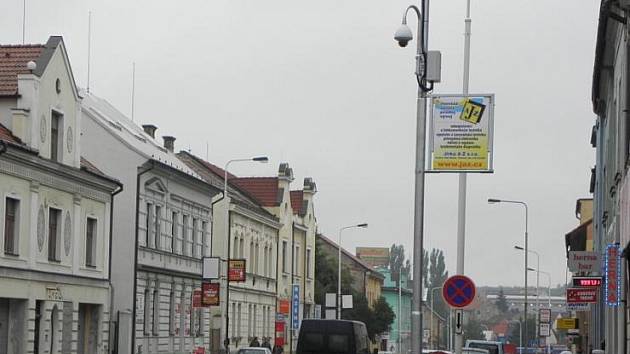 Pětadvacátá kamera umístěná v ulici Gen. Klapálka hlídá také přilehnou Divadelní ulici. 