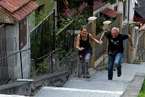 Běh do schodů se stal pro Podprůhonské už příjemnou tradicí. Na start se postavili letos i tatínek Václav Čechura s dcerou Martinou po 40 letech.