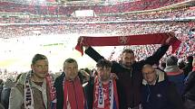 Stadion Wembley, 22. března 2019. Snímek od party fanoušků z Kladna.