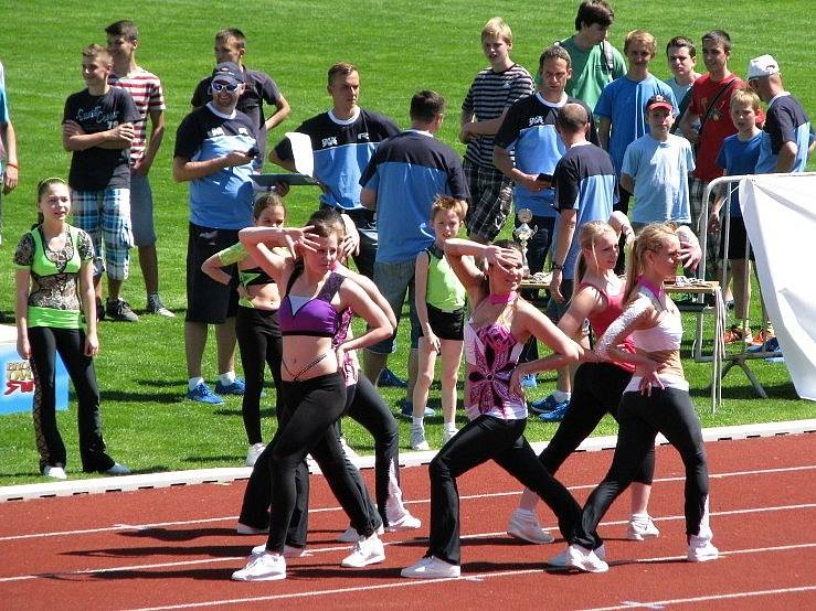 Krajské kolo OVOV ve Slaném navštívil i někdejší zlatý olympijský vítěz Robert Změlík. 