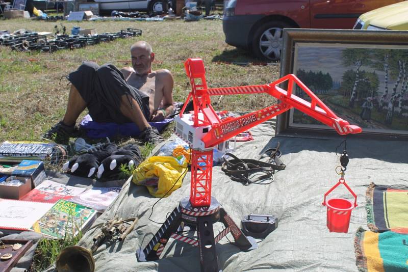 Letní srpnová moto burza na letišti ve Velké Dobré.