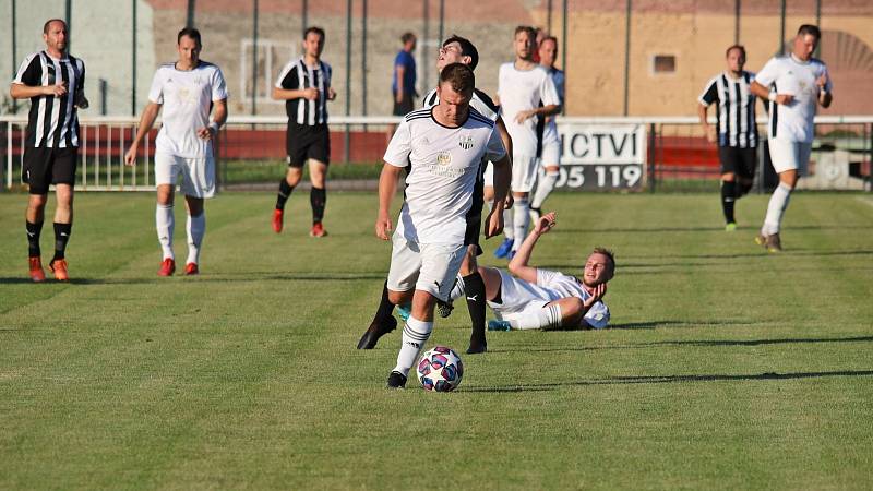 SK Hřebeč - FK Brandýs nad Labem 5:1, předkolo MOL Cup, 3. 8. 2022