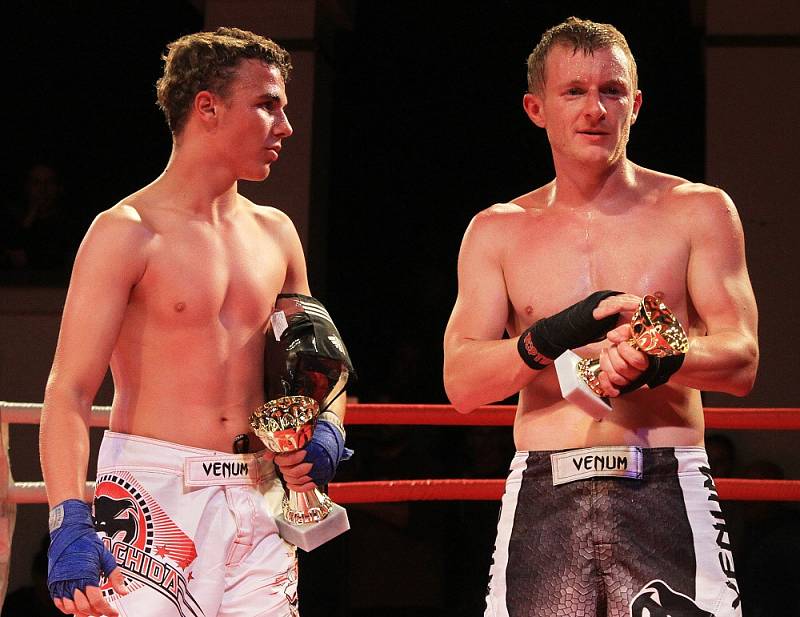 Real Fight Night. Galavečer boxu a kickboxu proběhl v zajímavém prostředí zahrady u kladenského zámku 15. 9. 2012