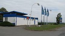 Benzinovou čerpací stanici ve Zlonicích přepadla v květnu dvojice pachatelů hned třikrát.